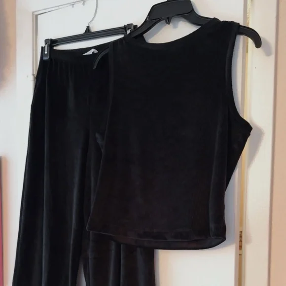 Velvet Ribbed Pajama Set - Picture 3 of 3